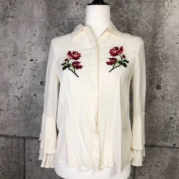 Cupcakes & Cashmeres Kimberly Embroidered Rose - Picture 2 of 11